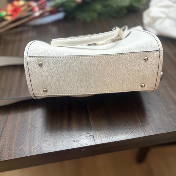 Guess purse - Picture 3 of 5